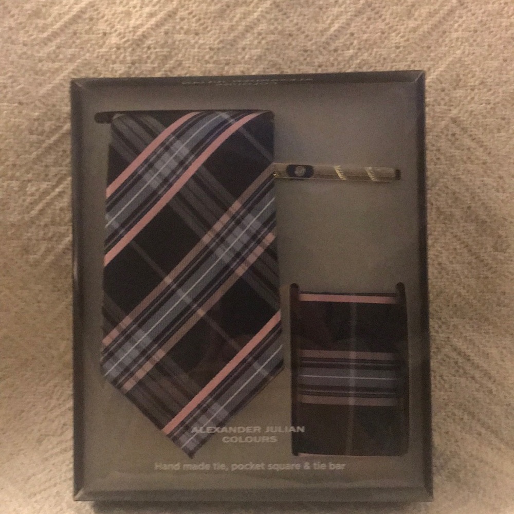 DARK BLUE PLAID TIE, POCKET SQUARE, TIE BAR SET
